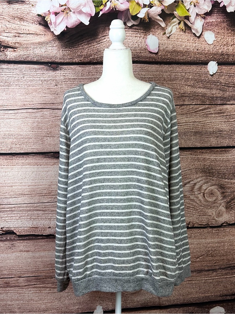 Forever 21 Women’s Cotton Gray Striped Printed Soft Sweater Sweatshirt Plus 3X